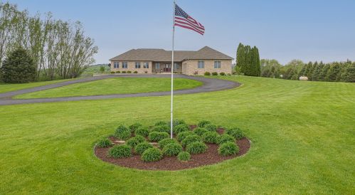 1688 Columbian Rd, Oregon, IL 61061-9212