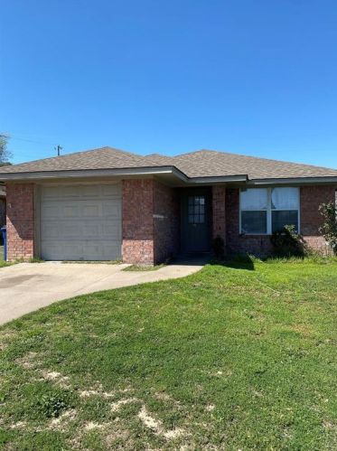 1701 Doyle St, Granbury TX  76048-2367 exterior