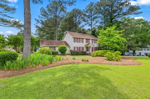 561 Clubhouse Dr, Conyers, GA 30094-3709