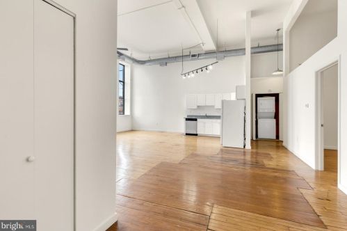 622 4th St, Philadelphia, PA 19147-1525