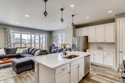 203 Kewaunee Way, Aurora CO 80016-4327 exterior