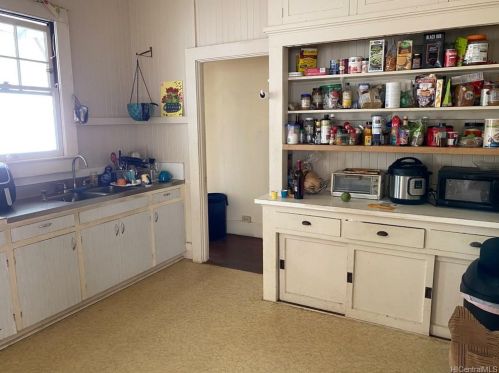 1142 8th Ave, Honolulu HI  96816-2402 exterior