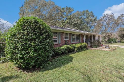 623 Lakeview Dr, Monroe, GA 30656-1556
