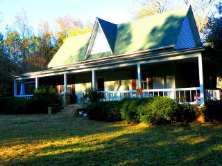 302 Old Wingert Rd, Greenwood, SC 29649-9662