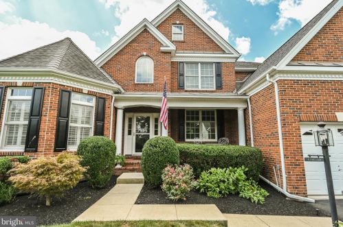 5762 Waterloo Bridge Cir, Haymarket, VA 20169-8126