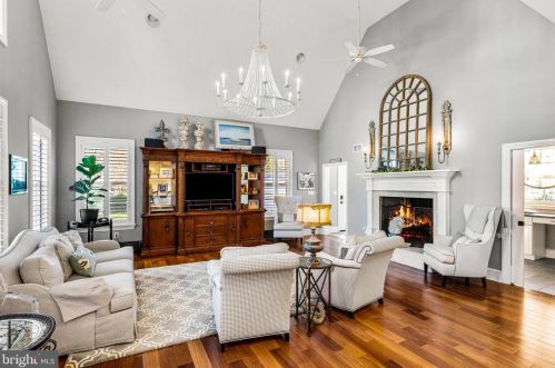 114 Kings Hwy, Tavistock NJ 08033-1981 exterior