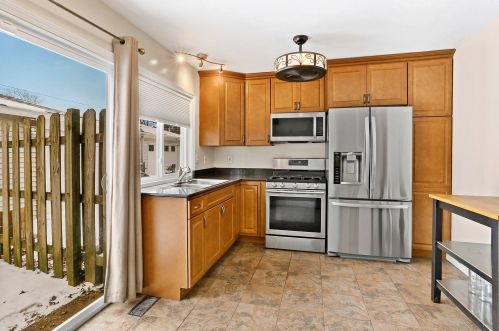 108 Olympic Dr, Lemont, IL 60440-2449