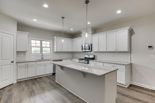 601 Lakeview Bnd Cir, Jefferson GA  30549-7061 exterior