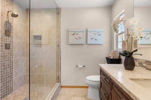 1851 Greenbriar Rd, Glendale CA  91207-1064 exterior