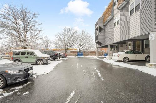 20 Stenton Ave, Providence, RI 02906-2724