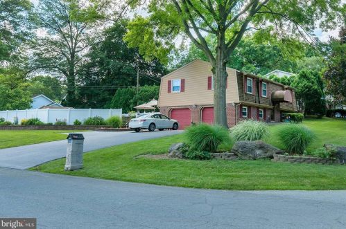 303 Devon Dr, Lancaster PA  17603-4609 exterior