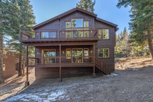 10955 Ski Slope Way, Truckee CA  96161-6613 exterior