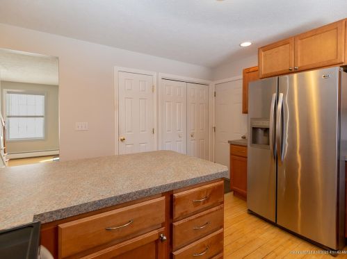 3 Ireland Dr, Berwick ME  03901-2108 exterior