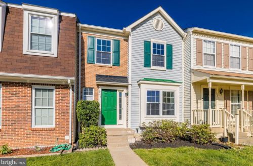 1883 Inglebrook Dr, Woodbridge VA  22192-2425 exterior