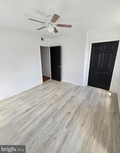 4625 Broad St, Philadelphia, PA 19112-1202