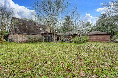 12 Sherwood St, Mont Belvieu, TX 77535