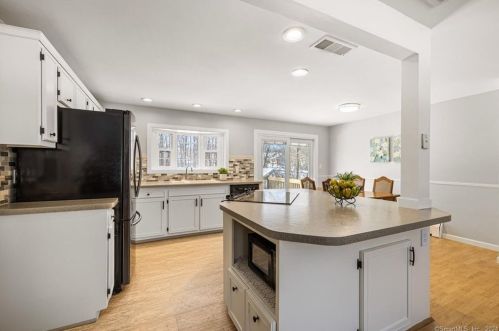 531 Atkins St, Middletown CT  06457-1546 exterior
