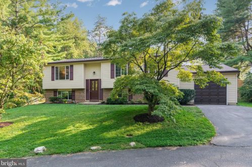 8849 Woodlawn Way, Springfield, VA 22153-2442