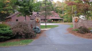 33 York Ct, Staunton, VA 24401-8972
