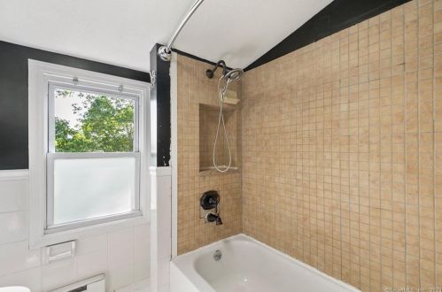 160 River Rd, Huntington CT  06484-4444 exterior