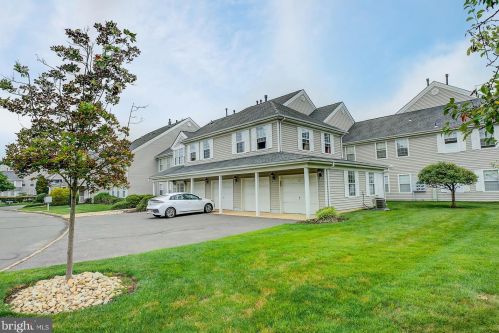 914 Eagles Chase Dr, Trenton NJ  08648-2545 exterior