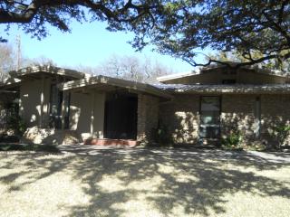 2301 Wooded Acres Dr, Waco TX  76710-1557 exterior