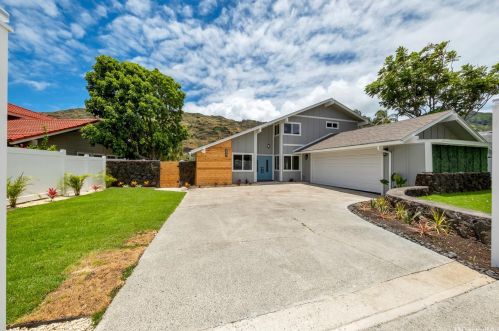 6847 Niumalu Loop, Honolulu HI  96825-1642 exterior