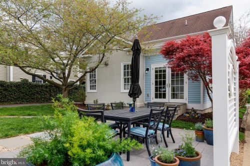 3 Memorial Dr, Leesburg, VA 20176-2712