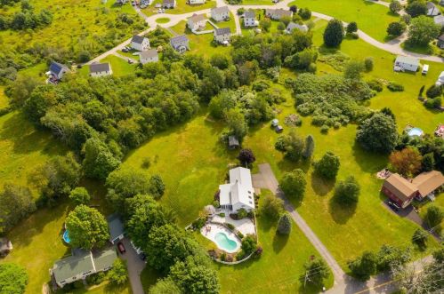 190 County Farm Cross Rd, Dover NH  03820-6006 exterior