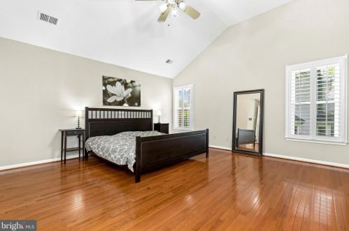 8006 Middlewood Pl, Springfield VA  22153-1928 exterior