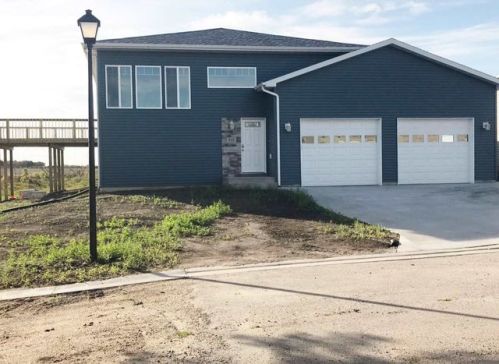 512 5th Ave, Surrey, ND 58785-7106