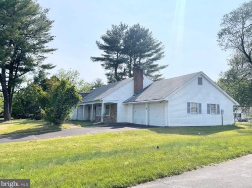 18 Thornleigh Pl, Willingboro, NJ 08046-3815