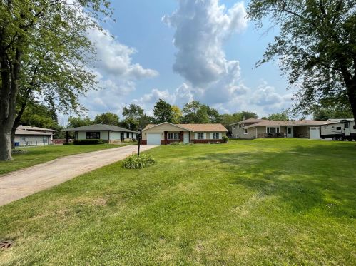 975 Valewood Rd, Hanover Park, IL 60103-5678
