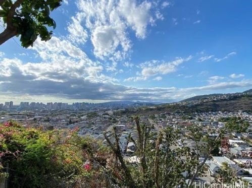 1341 Highview Pl, Honolulu, HI 96816-3273