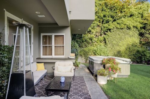 826 18th St, Manhattan Beach, CA 90266-2601