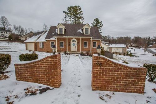 36 Sandlewood Dr, Beckley, WV 25801-2352