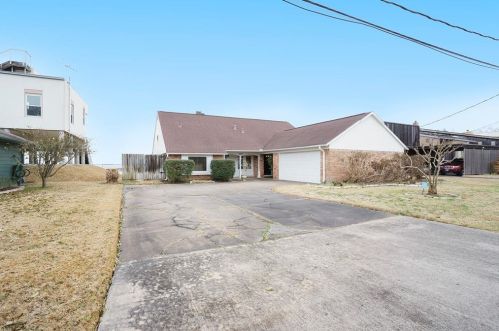 206 Bay Colony Dr, Morgans Point, TX 77571-7308