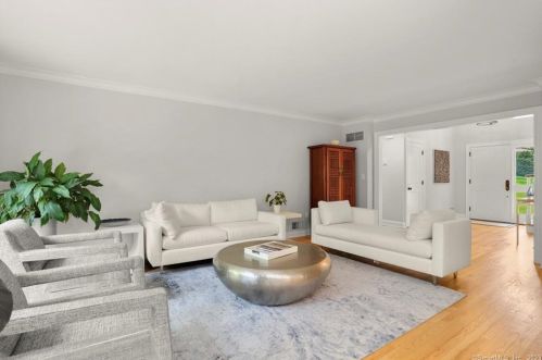 24 Martin Dl, Greenwich CT  06830-4742 exterior