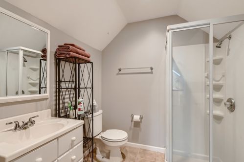 7022 Keeney St, Niles IL  60714-3038 exterior