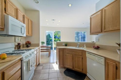 6124 Citracado Cir, Carlsbad CA  92009-2284 exterior