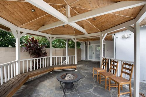 1332 Pembrooke Ln, Anaheim CA  92804-5434 exterior