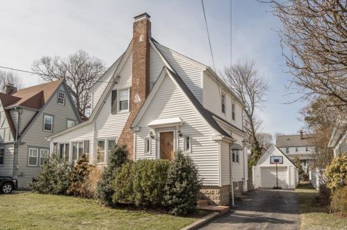 27 Raymond Ter, Norwalk, CT 06855-1301