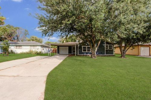 712 13th St, Morgans Point, TX 77571-3143