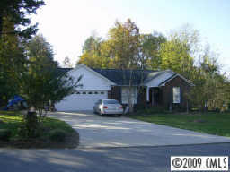 2074 Cameron Heights Cir, Denver, NC 28037-7818