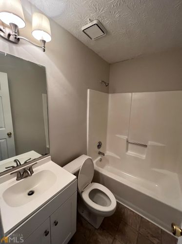 569 Lakeridge Cir, Conyers GA  30094-2638 exterior