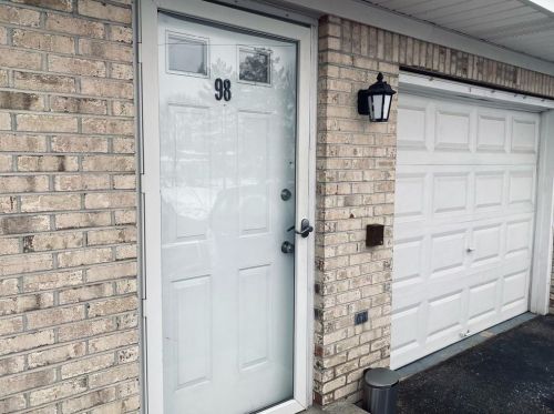 98 Sunflower Cir, Providence, RI 02911-2767