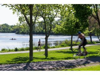 2701 Lake Of The Isles Pkwy, Minneapolis MN  55408-1053 exterior