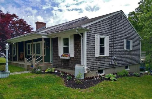 22 Brayton Rd, Tiverton, RI 02878-3313