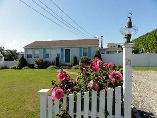21 Cypress Ave, South Kingstown, RI 02882-6028