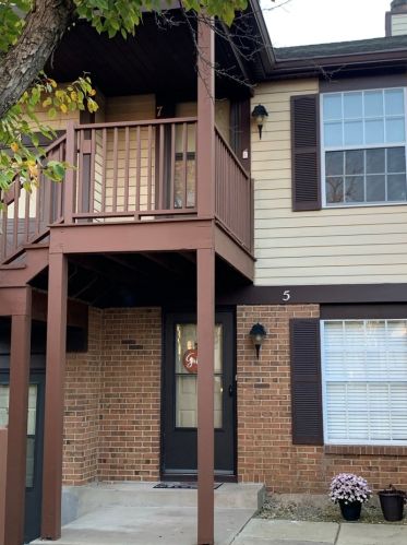 361 Sandhurst Cir, Glendale Heights, IL 60137-6658
